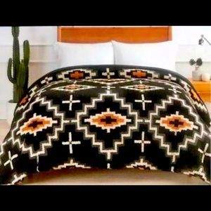 Pendleton Home Collection King Size Sherpa Blanket